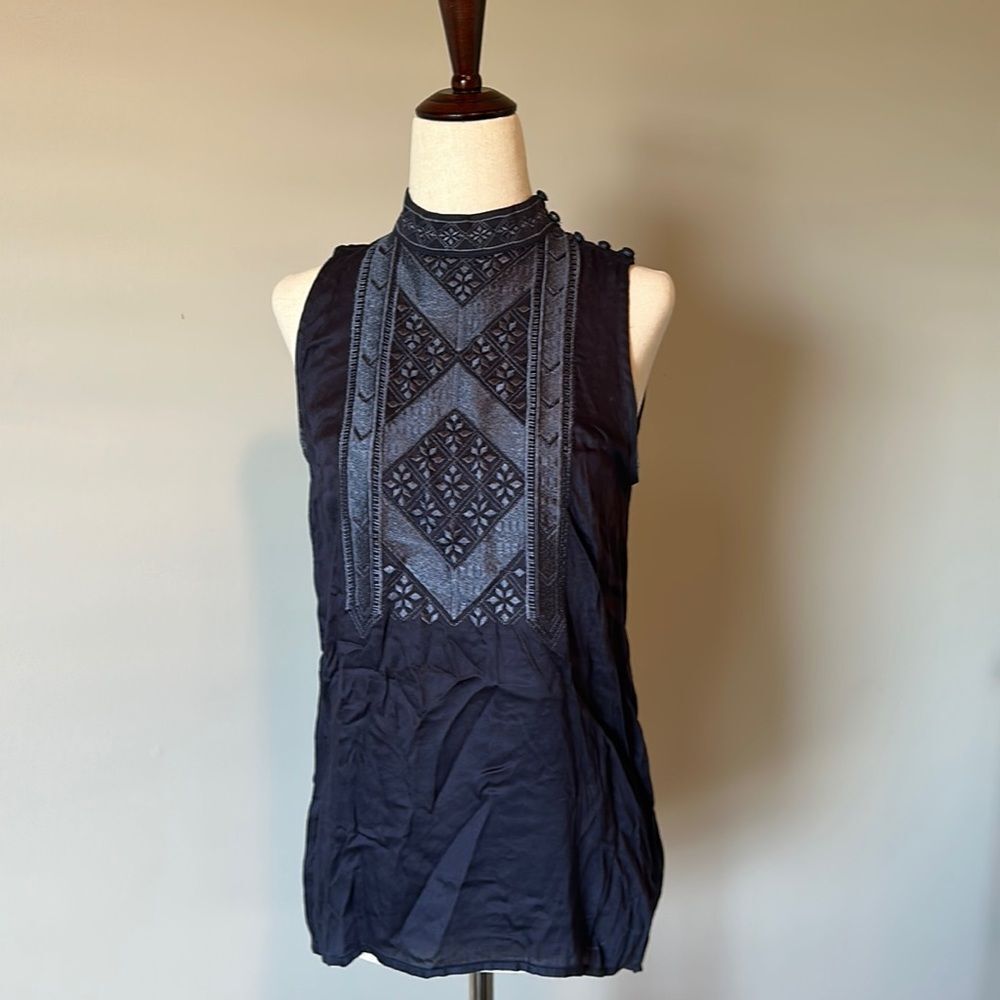 Les Siennes sz XS navy embroidered halter neck blouse top anthro